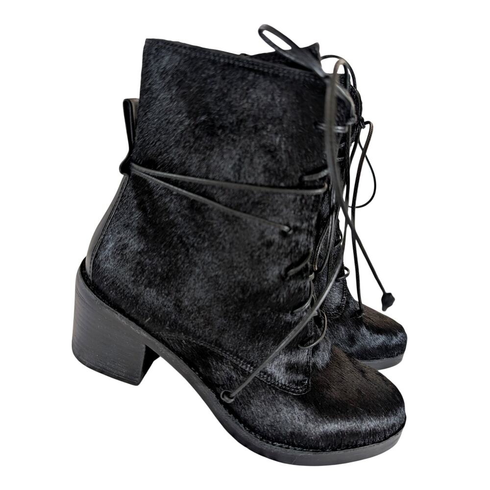 UGG! BLACK GENUINE LEATHER COWHIDE FUR! SHINY, SLEEK, LACE UP ANKLE BOOTS! SZ 8M